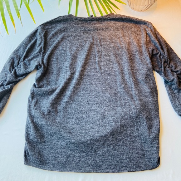 Soft ruched pullover - Picture 3 of 5